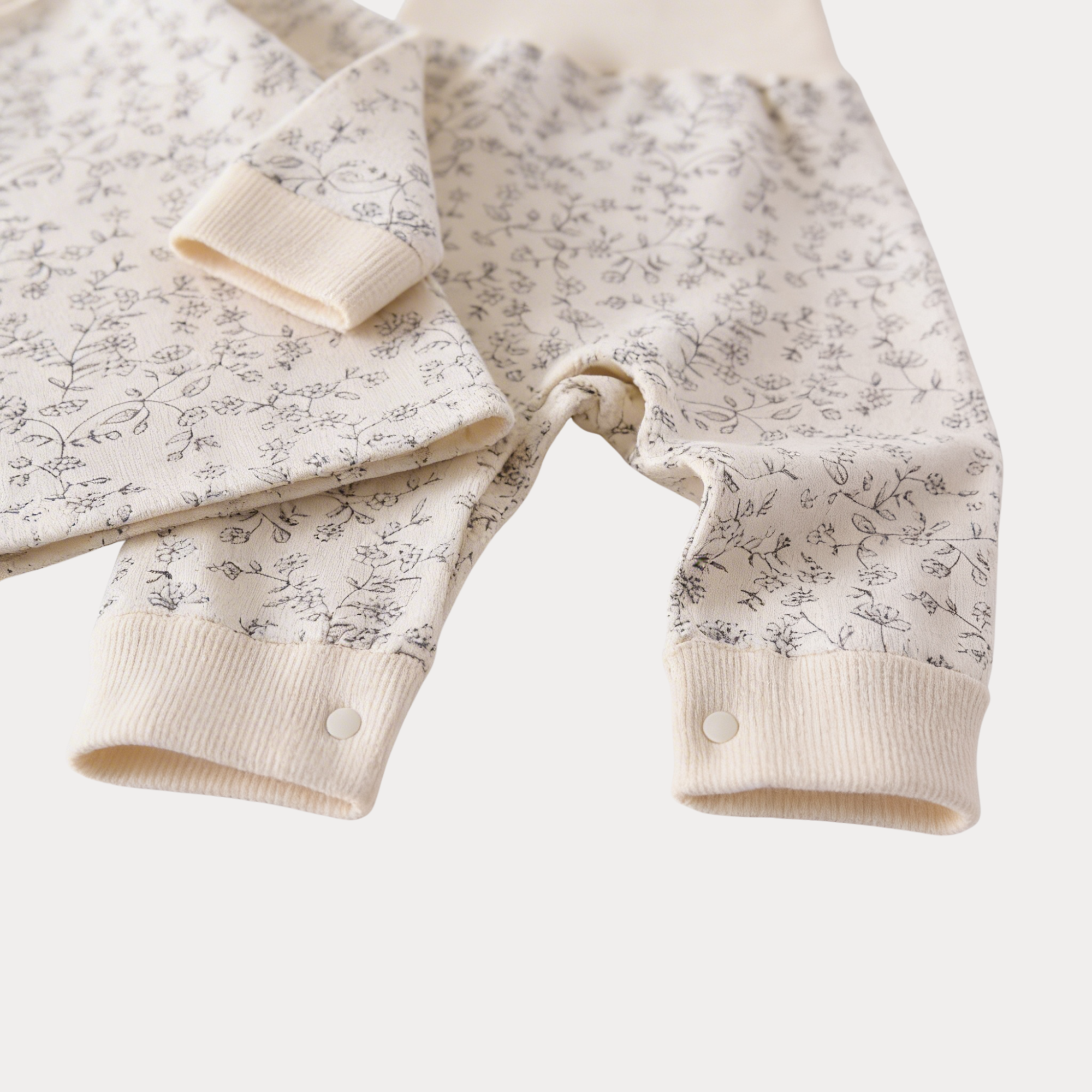 AI-generates product visualization - Floral Print Comfort Set — Ivory